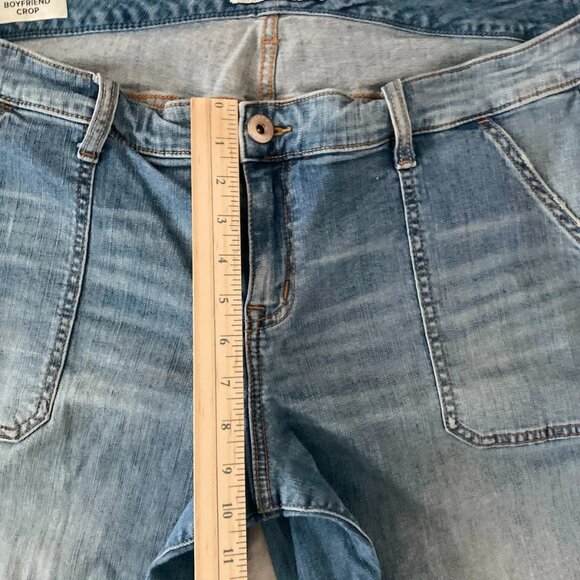Torrid Womens Light Blue Mid Rise Faded Five Pocket Boyfriend Crop Jeans Size 20 - Picture 8 of 10